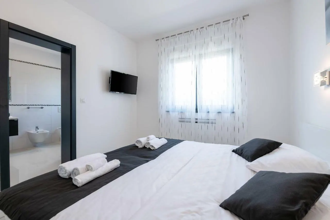 Villa Elodie Medulin 0*,  Croatia